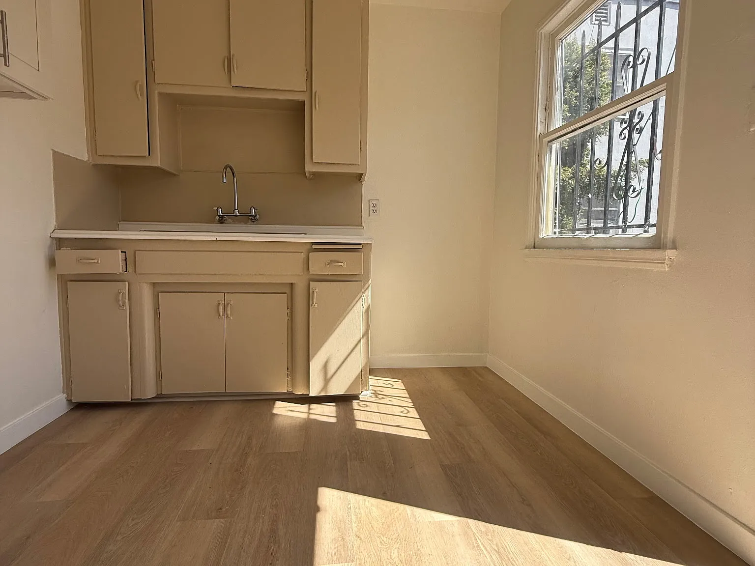 Studio, $1,250 — Photo 4