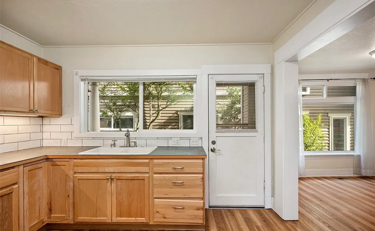 2 bed, 820 sqft, $2,950 — Photo 2