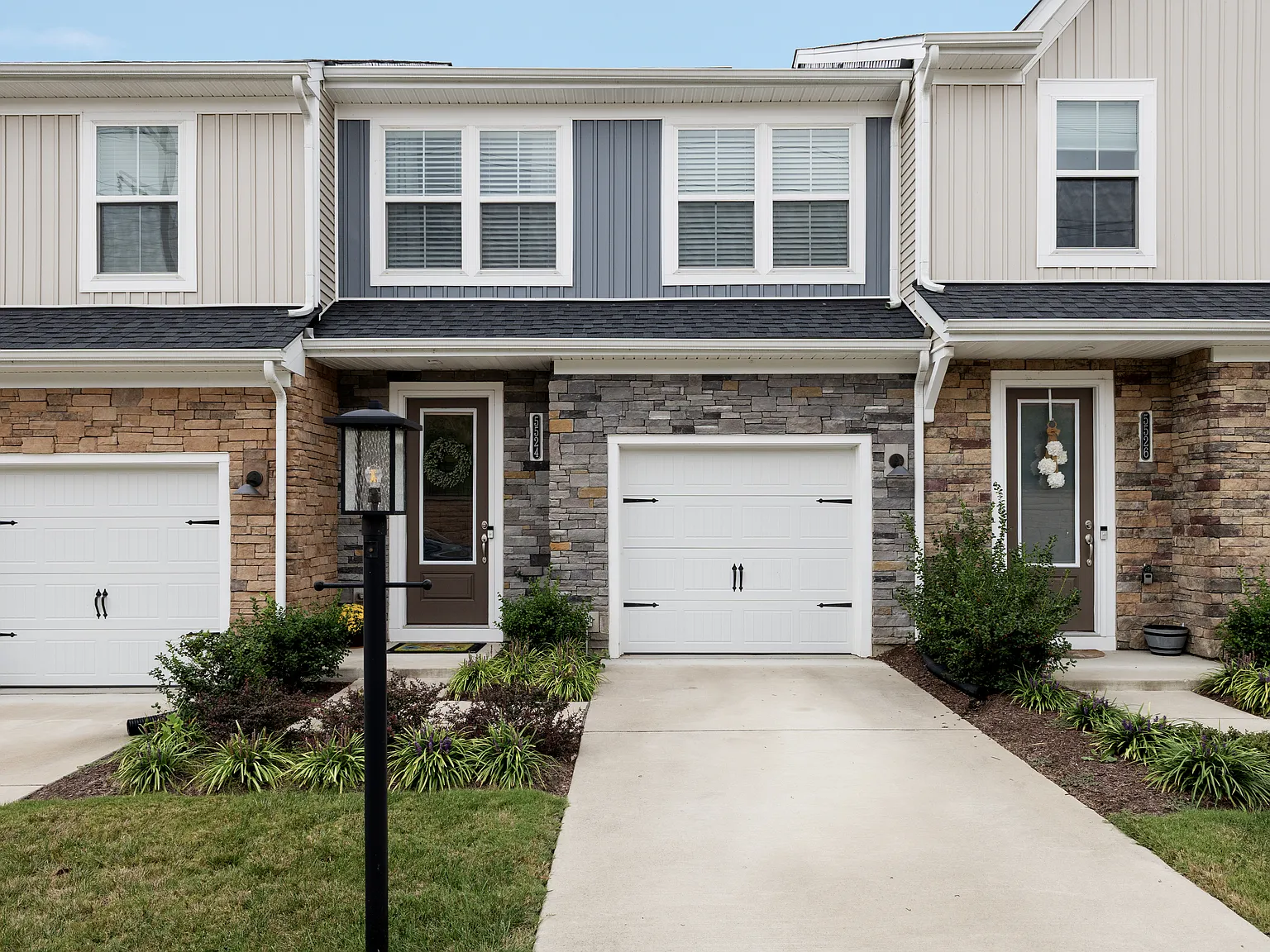 3 bed, 2.5 bath, 1464 sqft, $2,400 — Photo 3