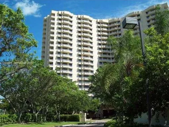 3300 NE 192nd St APT 914, Aventura, FL 33180