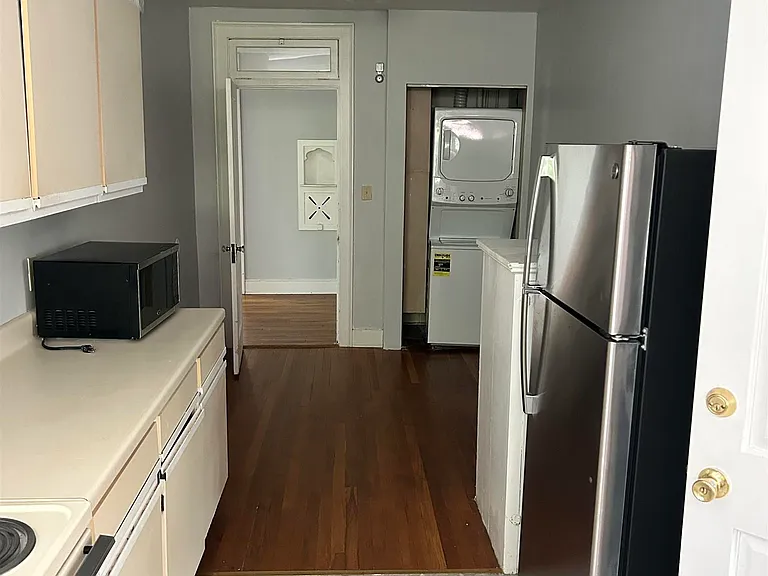 303 King St — Photo 18