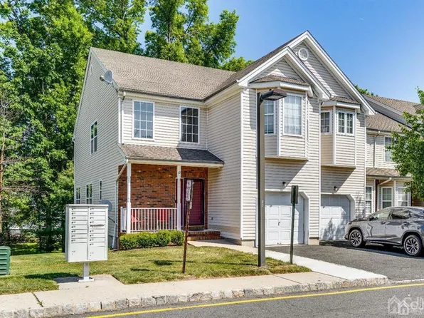 10 E Burgess Dr, Piscataway, NJ 08854