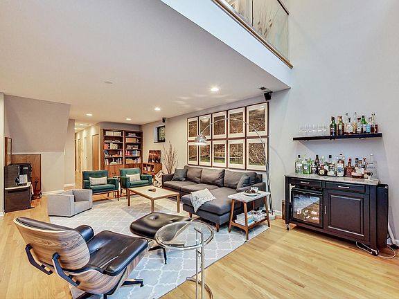 4th image of 1084 N Paulina St #A