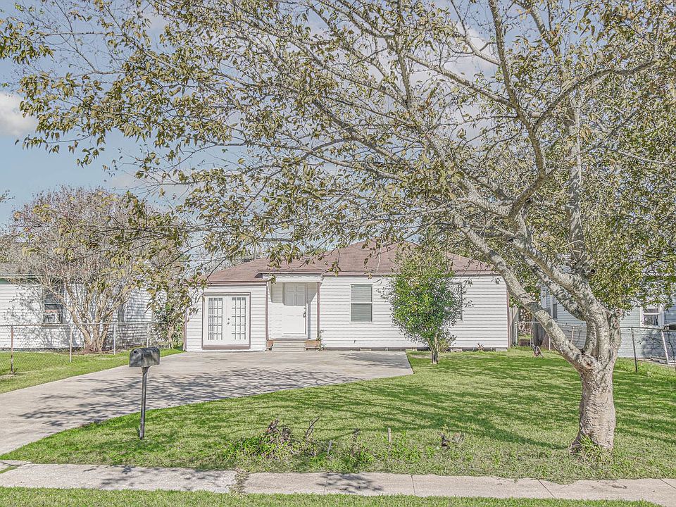 1st image of 208 17th Ave N