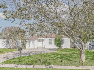 208 17th Ave N, Texas City, TX 77590