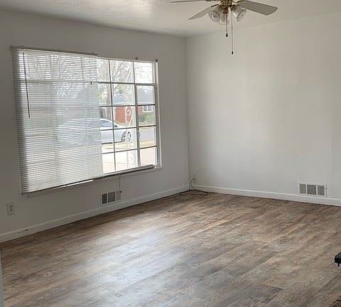3rd image of 705 N Heights Dr