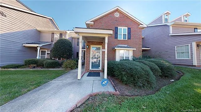 Amazing top floor condo close to it all! — Photo 1