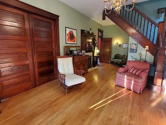 5th image of 402 S Clay St