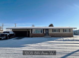 1208 8th Ave W, Williston, ND 58801