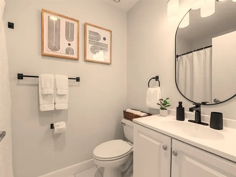 160 7th Ave N #1-10 — Photo 10