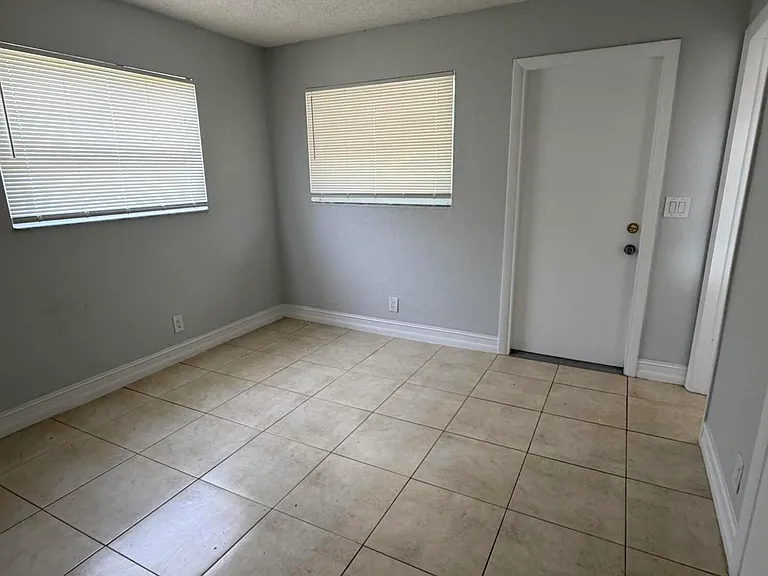 1643 NE 3rd Ave — Photo 6