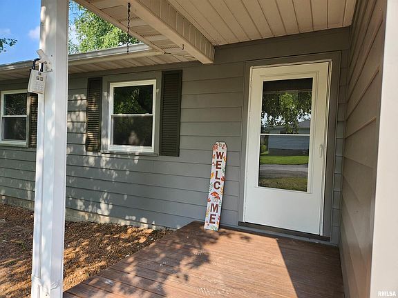 2nd image of 1005 Meadow Hills Ln