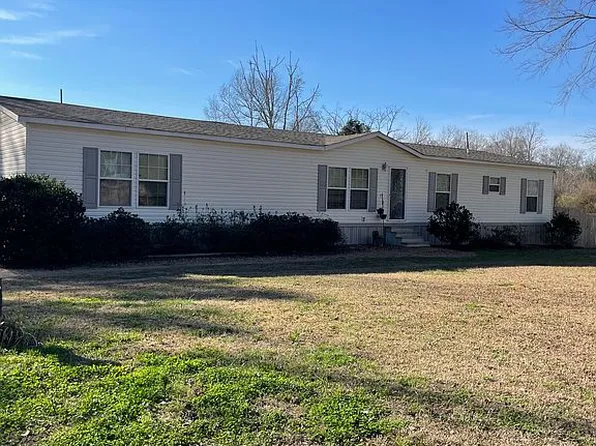 1104 Main St S, Mendenhall, MS 39114