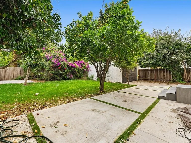 2216 Veteran Ave — Photo 19
