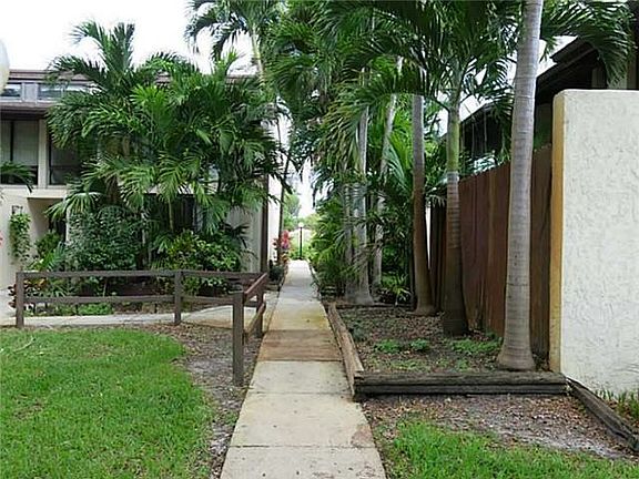 2nd image of 19300 NE 25th Ave APT 211C