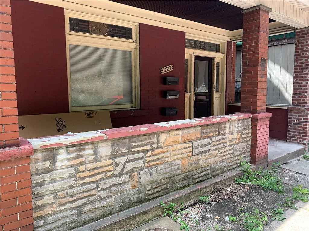 Building Photo - 1123 Evergreen Ave #3