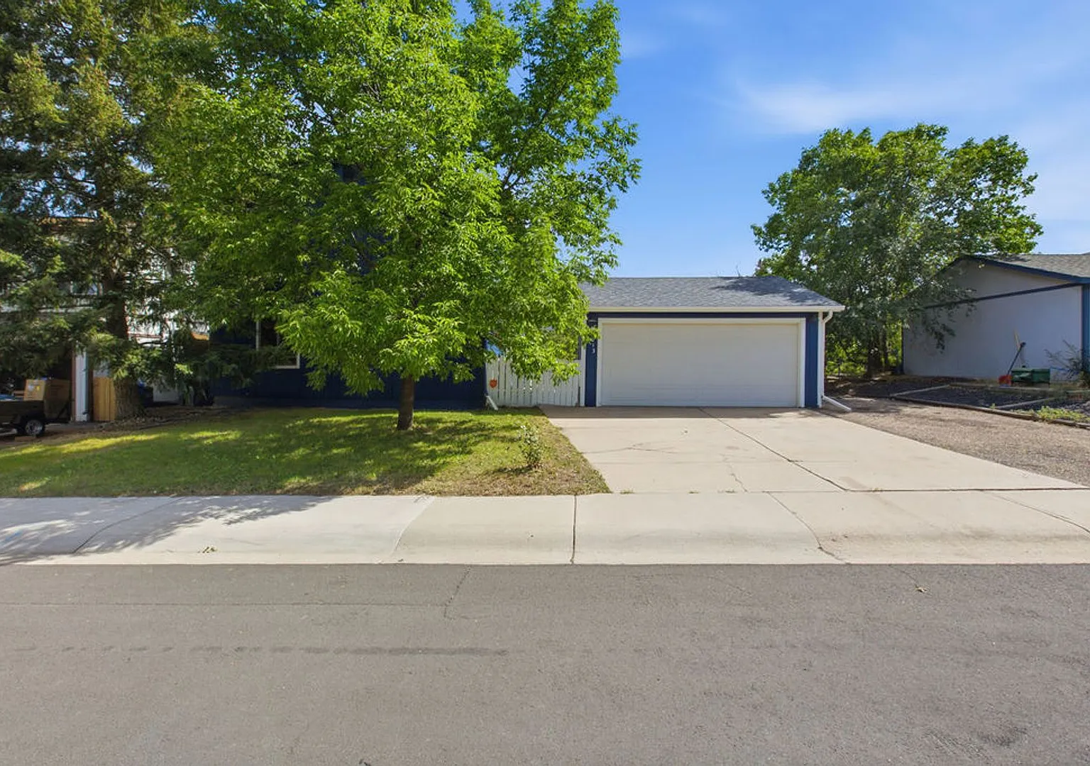 Beautiful 4 Bedroom Available in Rossborough — Photo 2