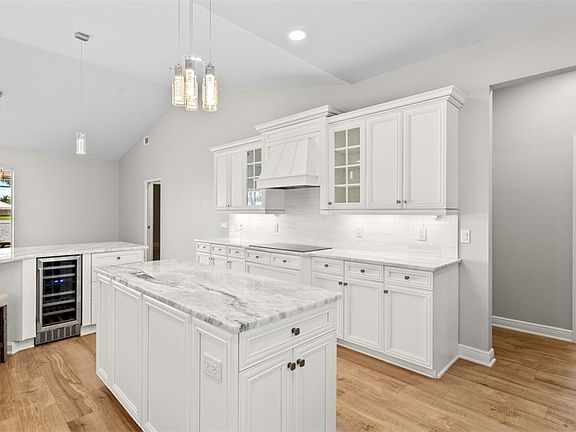 3rd image of 15718 Caloosa Creek Cir