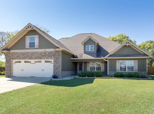 16 Greyhawk Ct, Fort Mitchell, AL 36856