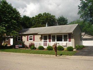 1st image of 16 Lynwood Dr