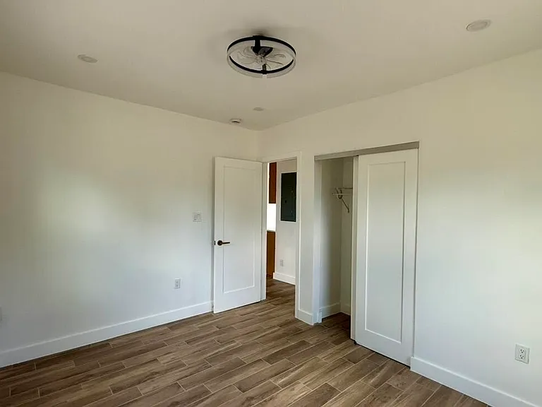 26 SW 10th Ave — Photo 14