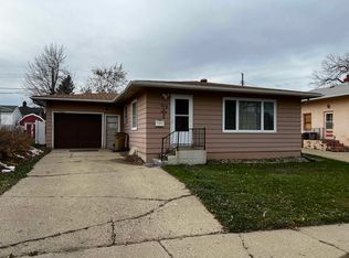 712 5th St SW, Minot, ND 58701