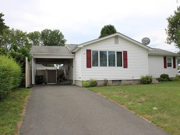 13 Narragansett Blvd, Chicopee, MA 01013