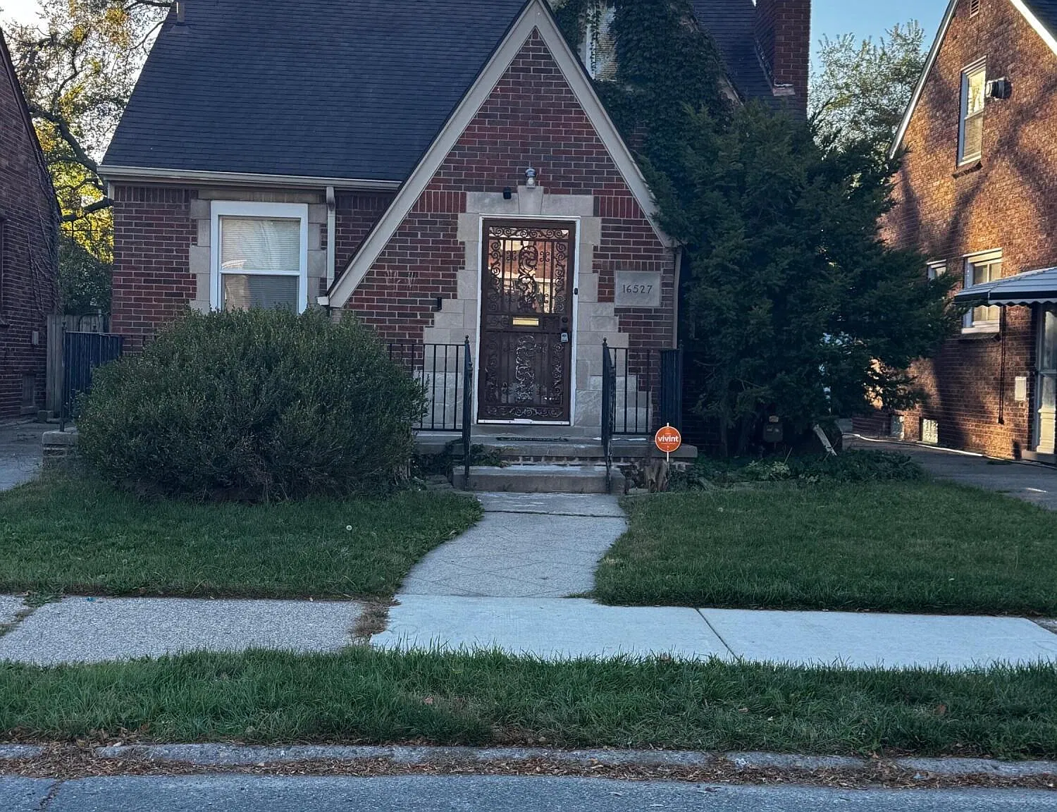 3 bed, 3.0 bath, 1173 sqft, $1,600 — Photo 2