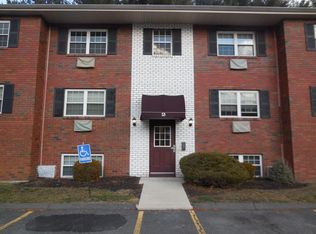 2 Maple Crest Cir APT E, Holyoke, MA 01040