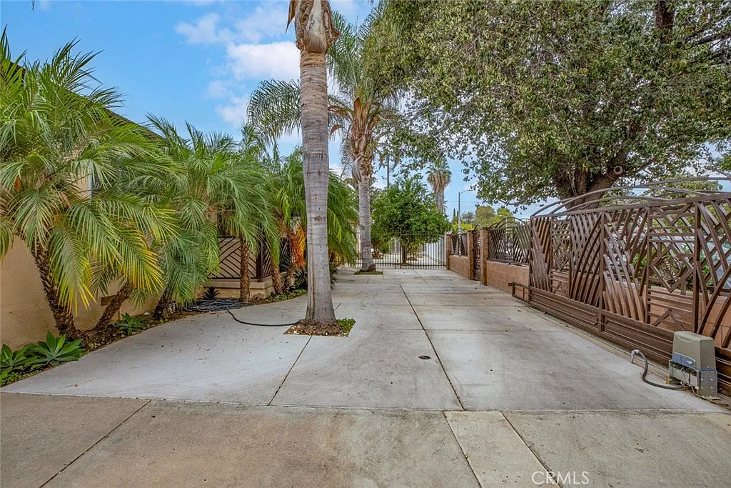 3 bed, 1040 sqft, $3,600 — Photo 4