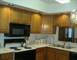 4th image of 804 Redmont Pl