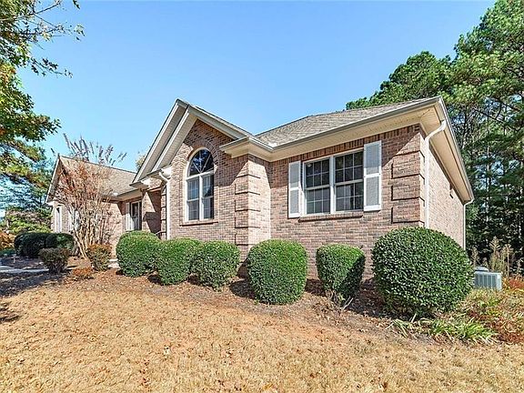 2nd image of 151 Courts Of Hampton