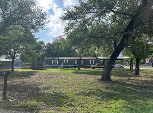4802 Waterwood Pass Dr, Elmendorf, TX 78112