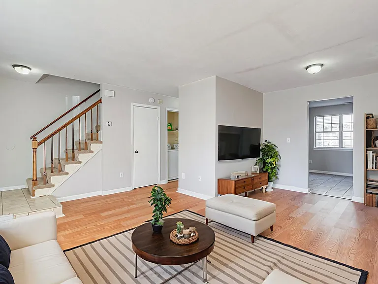436 Peregrine St — Photo 6