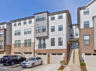 2376 Stella Pl, Alexandria, VA 22303