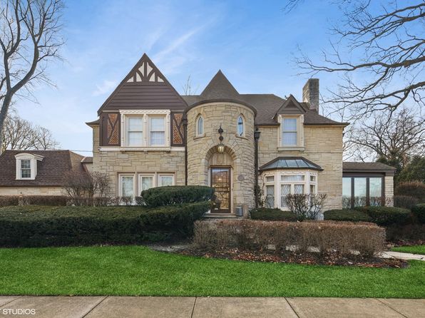 6242 N Sauganash Ave, Chicago, IL 60646