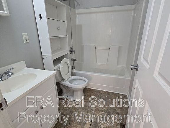 3rd image of 152 Willow St Unit 5