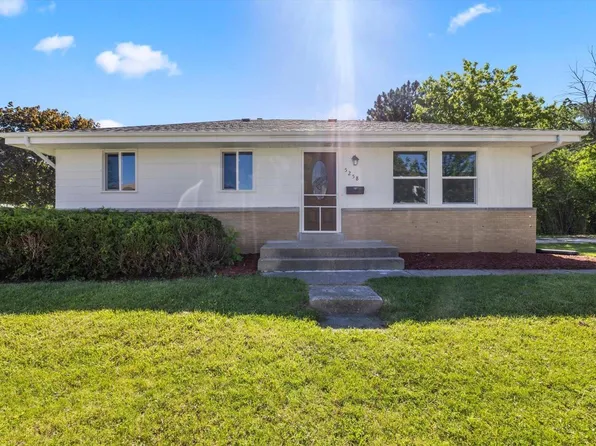 5258 North 90th STREET, Milwaukee, WI 53225