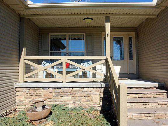 2nd image of 113 Laurelton Ln