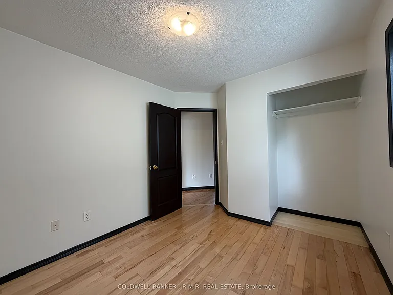 75 Margaret Graham Cres — Photo 20