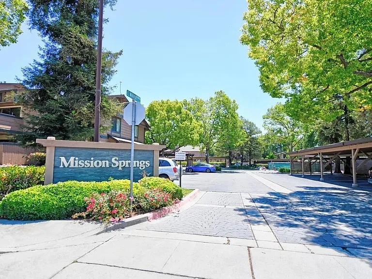254 Hackamore Cmn — Photo 16