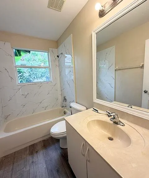 5487 Queenship Ct — Photo 9