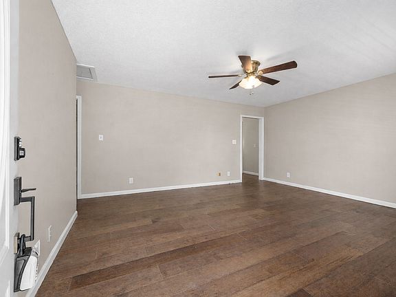 5th image of 1713 Thistlewood Dr