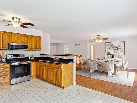 3rd image of 857 Vista Pointe Dr