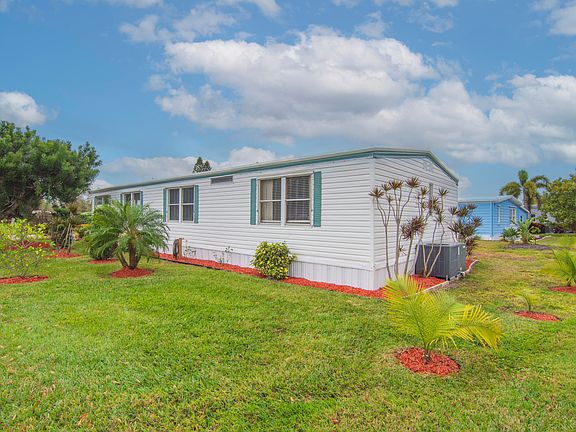 5th image of 452 NE Pinelake Village Boulevard