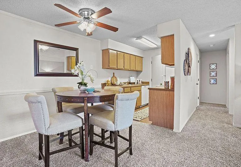 Silver Springs Apts. — Photo 7