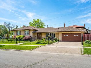 3500 Silverplains Dr, Mississauga, ON L4X 2P4