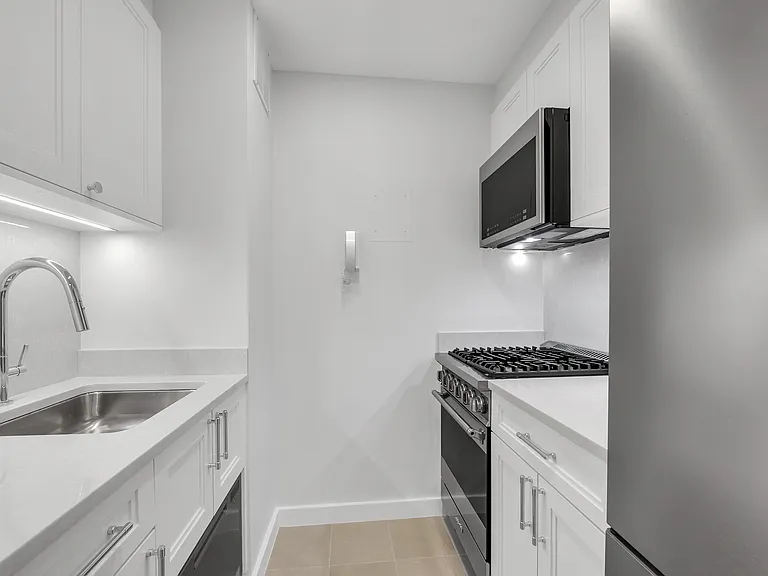 165 E 66th St #5H — Photo 6