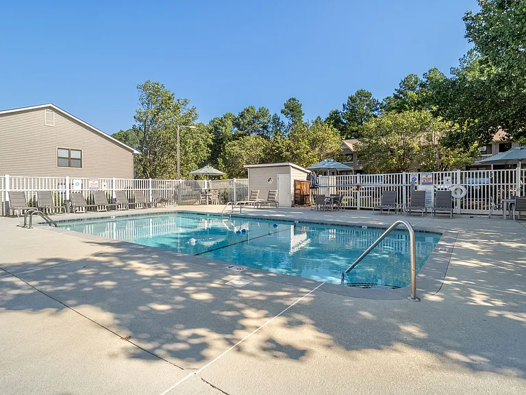 Lakehurst Apartments — Photo 22