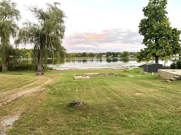 1210 White Lake Rd, Pleasant Lake, MI 49272